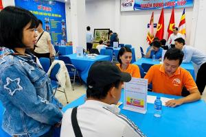 Thị trường lao động cuối năm: Nhiều phúc lợi hấp dẫn, vì sao người lao động vẫn thờ ơ?