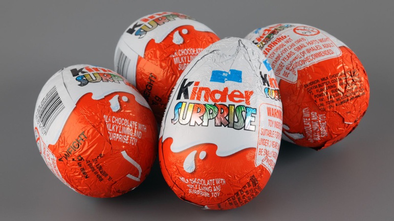 Yêu cầu rà soát, lấy mẫu kiểm nghiệm kẹo trứng Kinder Surprise