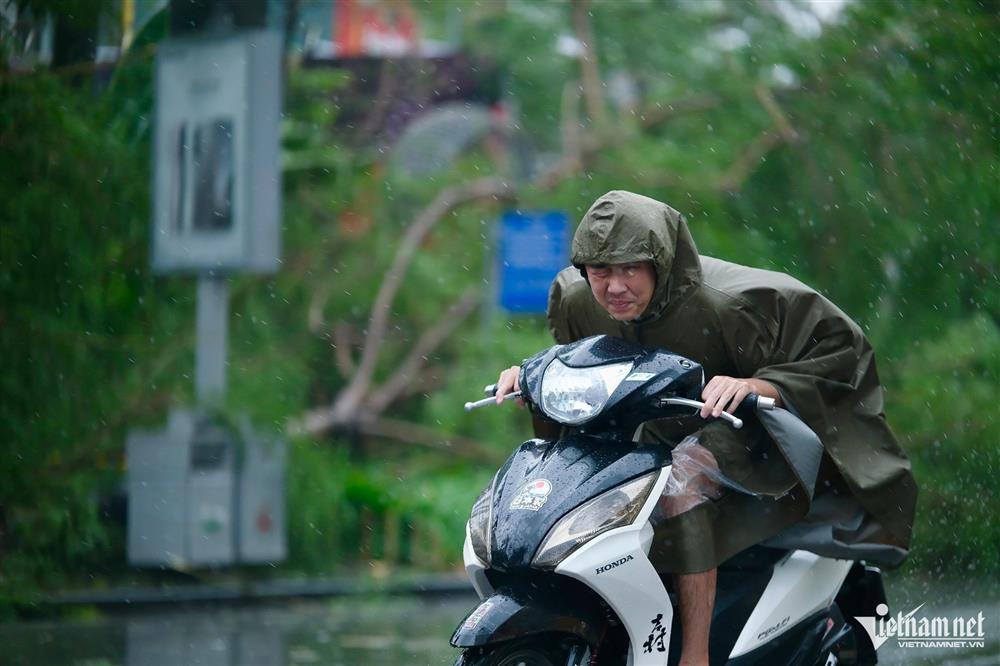 Thời tiết Hà Nội 3 ngày tới: Mưa giông liên tiếp, cảnh báo lũ gây ngập lụt